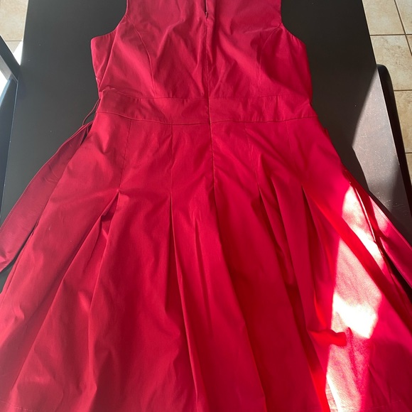 Beautiful red satin party dress - Picture 3 of 3